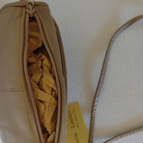 Leather crossbody NWT - Picture 3 of 3